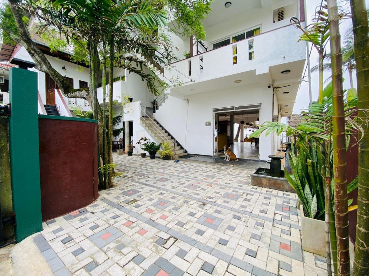 Copacabana Beach Hotel Hikkaduwa Esterno foto