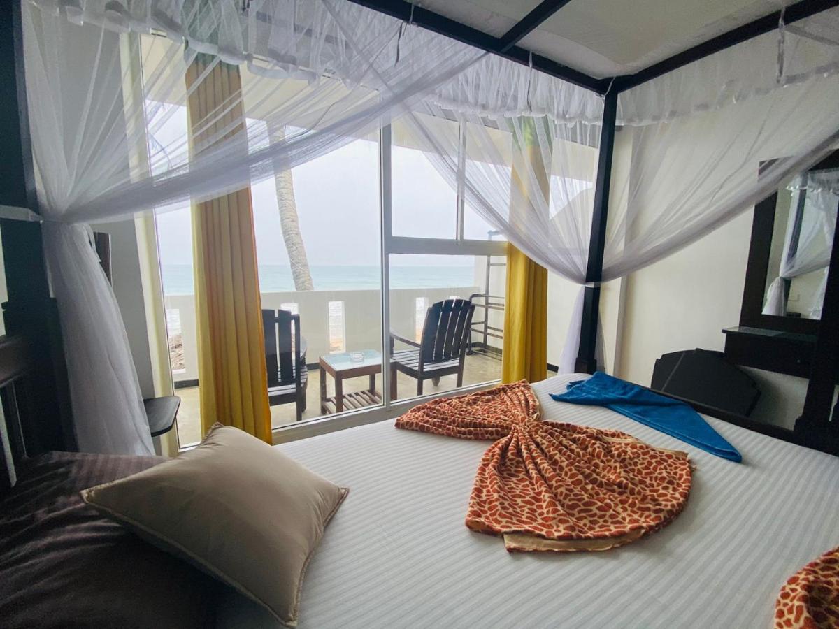 Copacabana Beach Hotel Hikkaduwa Esterno foto