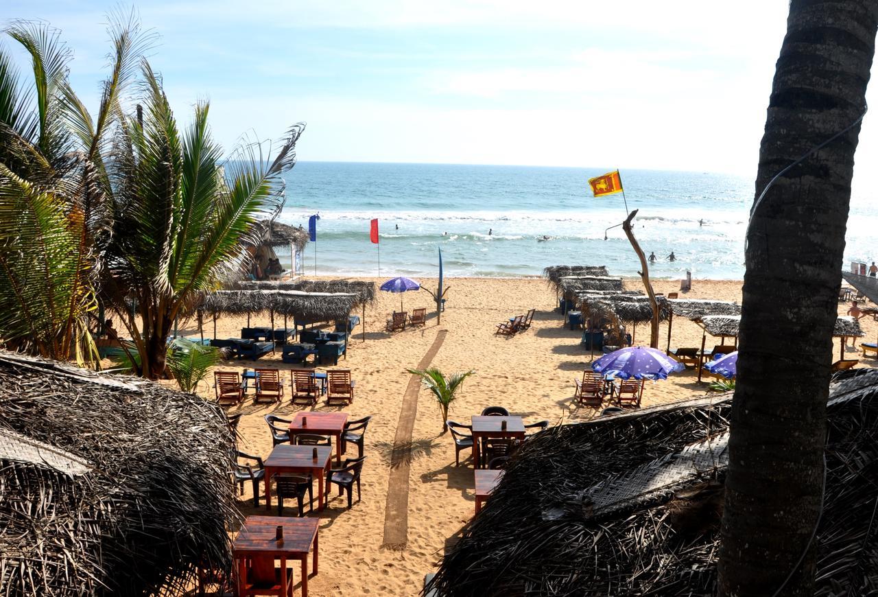 Copacabana Beach Hotel Hikkaduwa Esterno foto