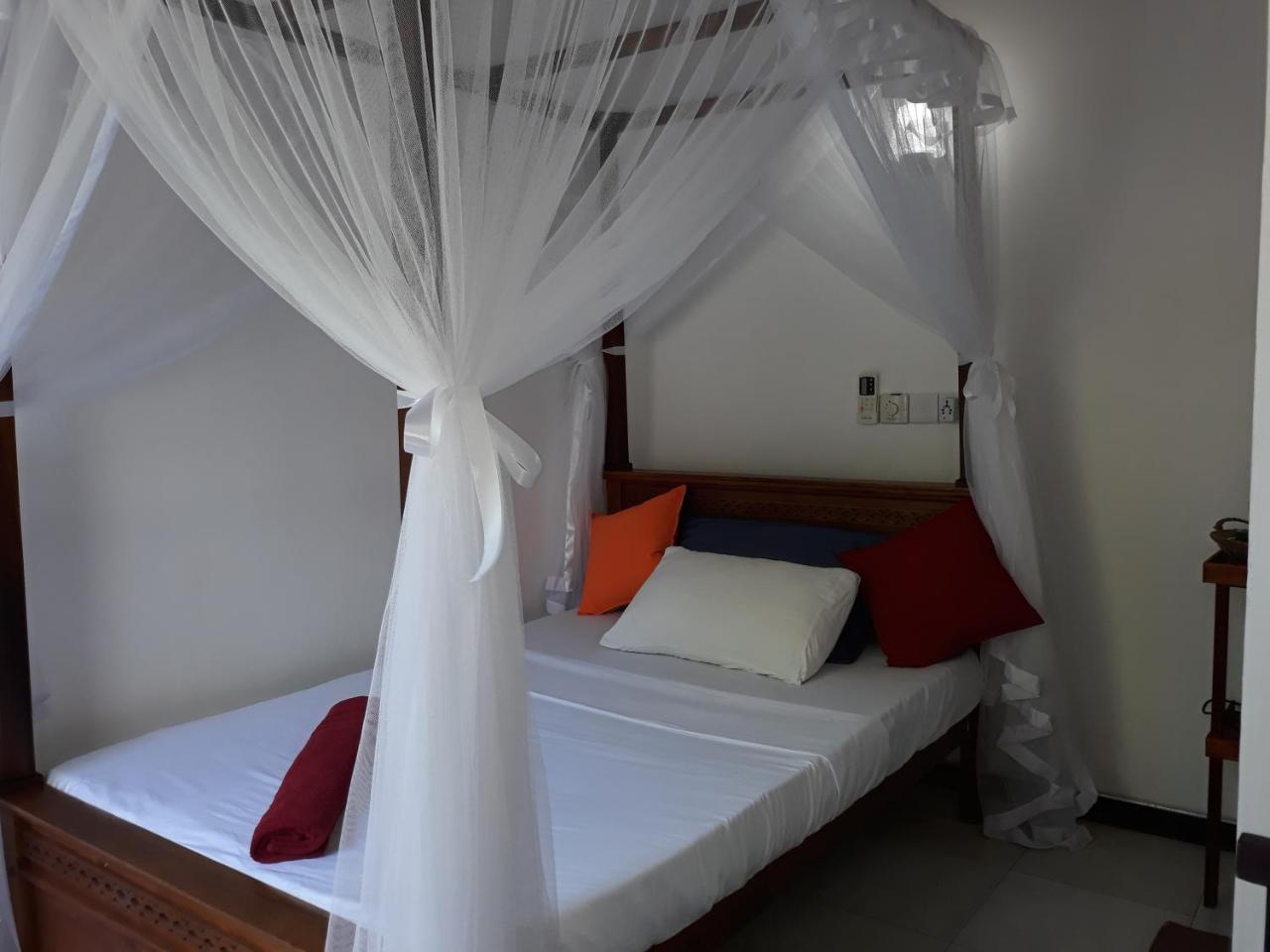 Copacabana Beach Hotel Hikkaduwa Esterno foto