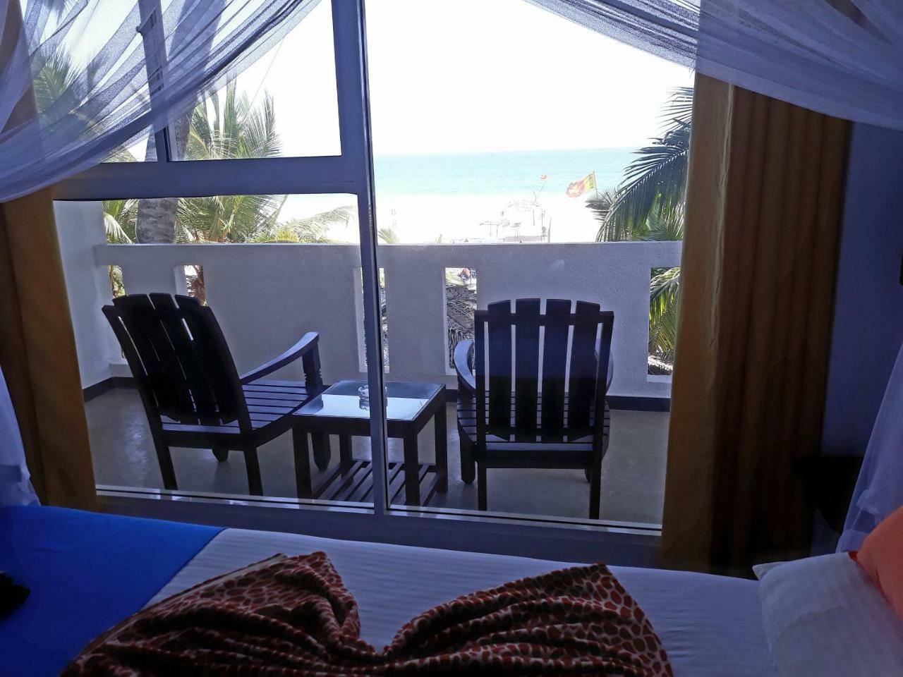 Copacabana Beach Hotel Hikkaduwa Esterno foto